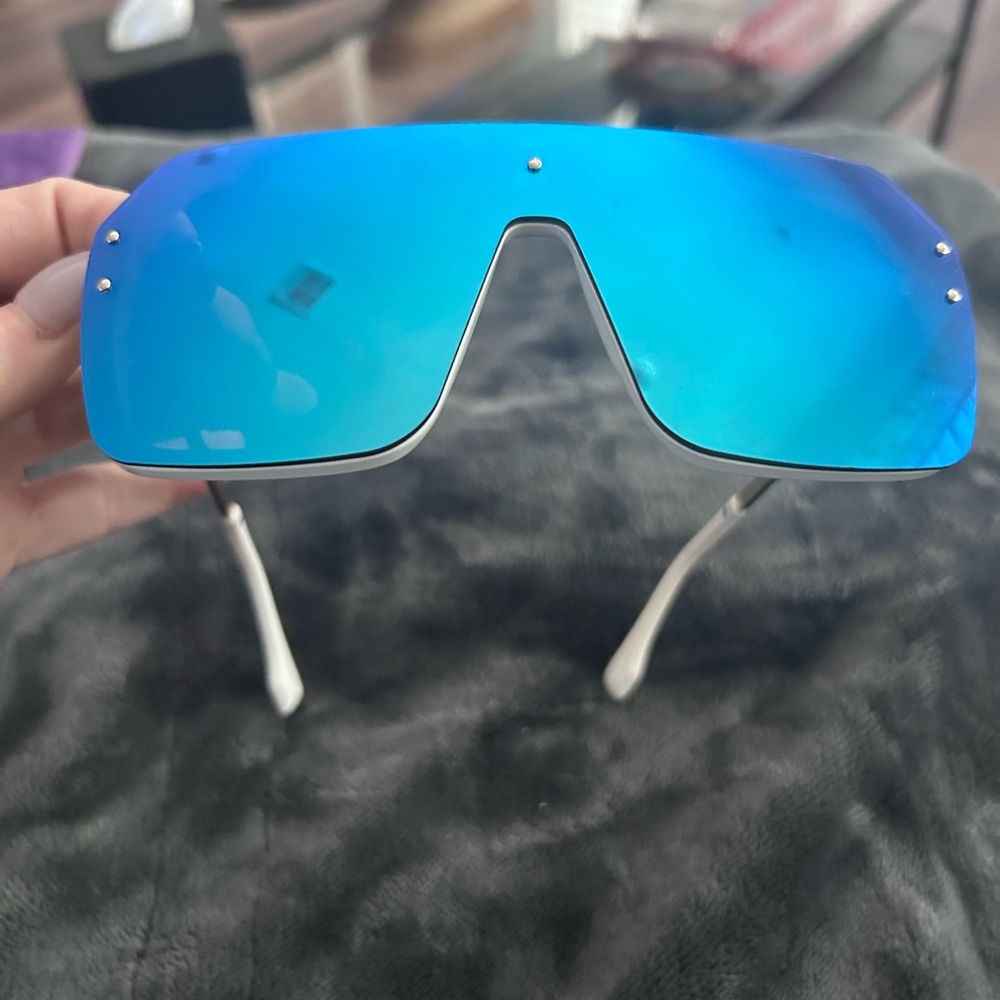 Feisedy Blue Oversized Sunglasses - Picture 2 of 4